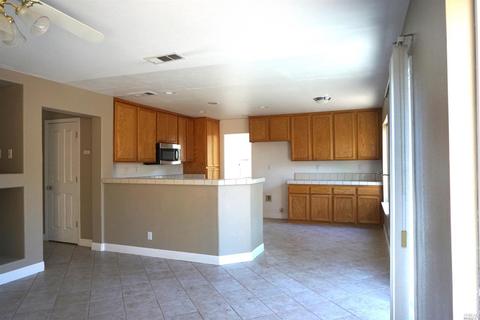 281 Bald Eagle Dr, Vacaville, CA 95688 photo 3