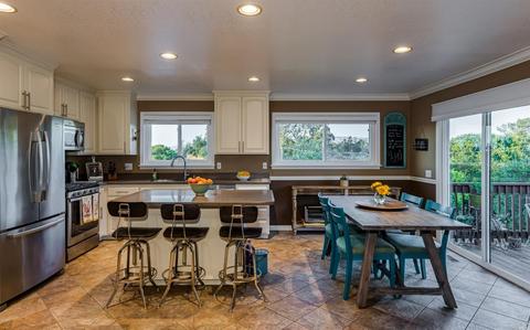 808 Elm Dr, Petaluma, CA 94952 photo 2