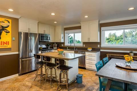 808 Elm Dr, Petaluma, CA 94952 photo 3