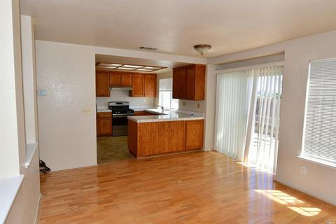 1443 Gateway Dr, Vallejo, CA 94589 photo 2