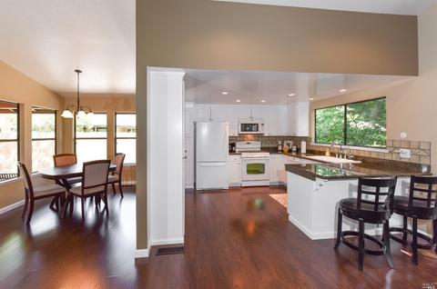 220 Frederick Dr, Napa, CA 94559 photo 3