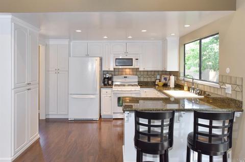 220 Frederick Dr, Napa, CA 94559 photo 5