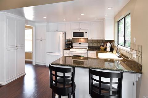 220 Frederick Dr, Napa, CA 94559 photo 4