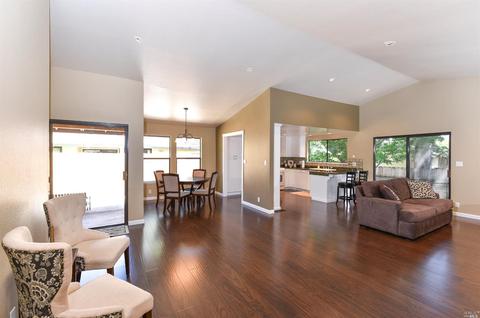 220 Frederick Dr, Napa, CA 94559 photo 2