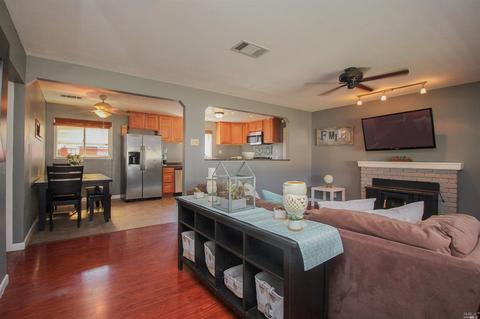 245 E Walnut St, Dixon, CA 95620 photo 6