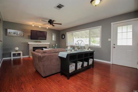 245 E Walnut St, Dixon, CA 95620 photo 7