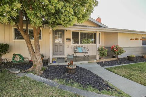 245 E Walnut St, Dixon, CA 95620 photo 2