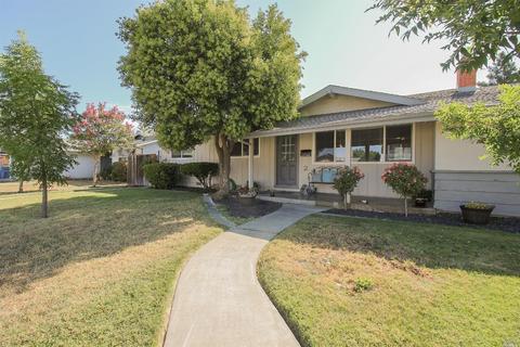 245 E Walnut St, Dixon, CA 95620 photo 4