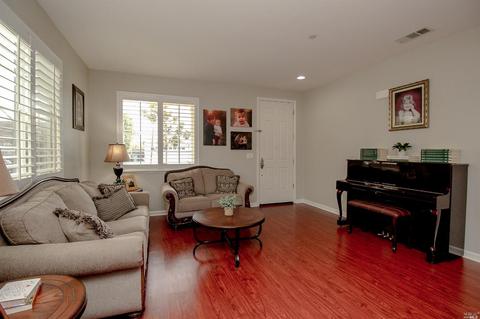 484 Cache Ct, Vacaville, CA 95688 photo 5