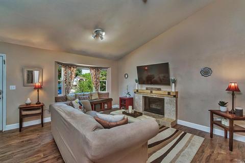 1935 Commons Ct, Windsor, CA 95492 photo 2