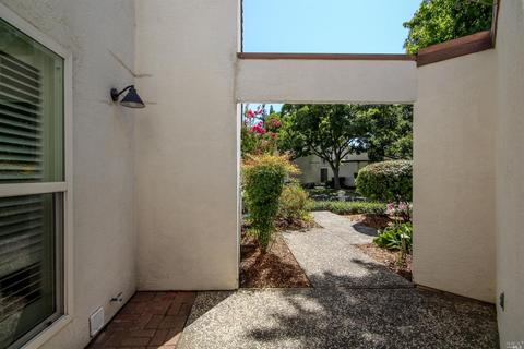 1316 Pinewood Ct, Dixon, CA 95620 photo 2