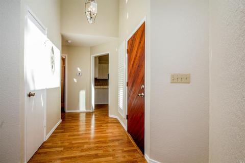 1316 Pinewood Ct, Dixon, CA 95620 photo 3
