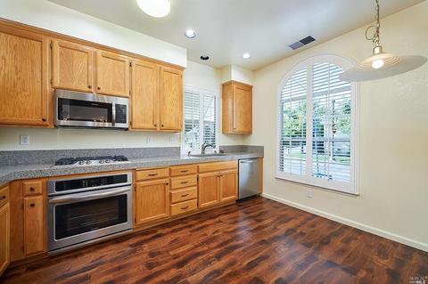 840 Patti Page Ct, Windsor, CA 95492 photo 4