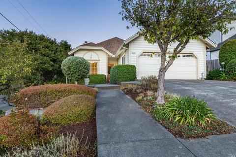 1160 Birch Dr, Petaluma, CA 94952 photo 2