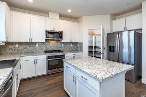 565 Jade St, Petaluma, CA 94952 photo 2