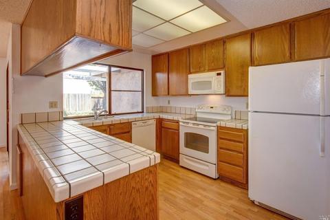 974 Suffolk Way, Fairfield, CA 94533 photo 3