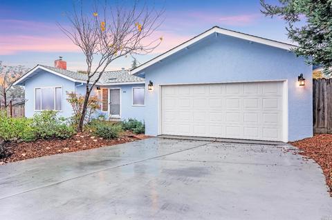 812 Elm Dr, Petaluma, CA 94952 photo 2