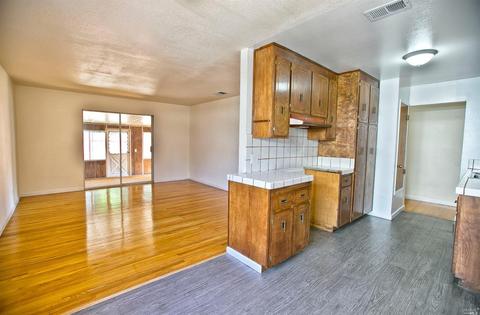 291 Cascade Dr, Vacaville, CA 95687 photo 2
