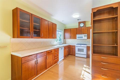 646 Dora Ave, Ukiah, CA 95482 photo 4