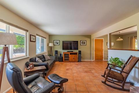 996 Davis Dr, Ukiah, CA 95482 photo 8