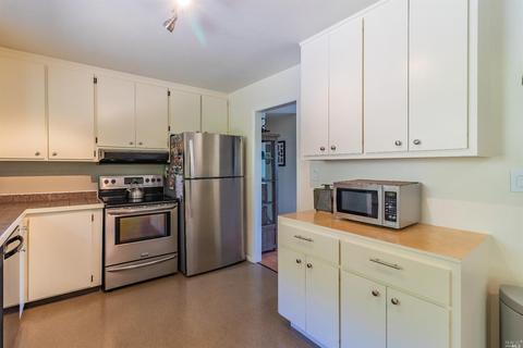 996 Davis Dr, Ukiah, CA 95482 photo 6