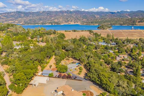 996 Davis Dr, Ukiah, CA 95482 photo 2