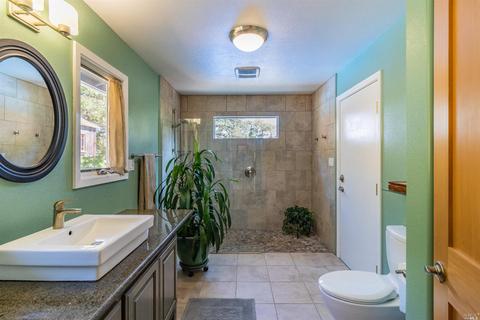 996 Davis Dr, Ukiah, CA 95482 photo 13