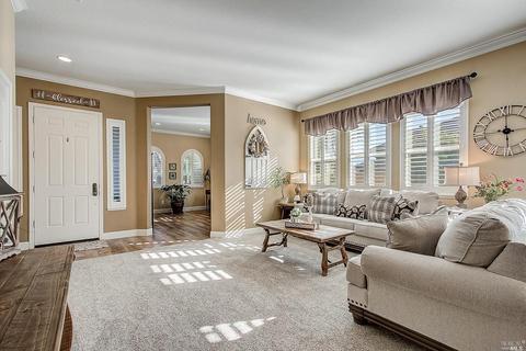 875 Hampton St, Vacaville, CA 95687 photo 2