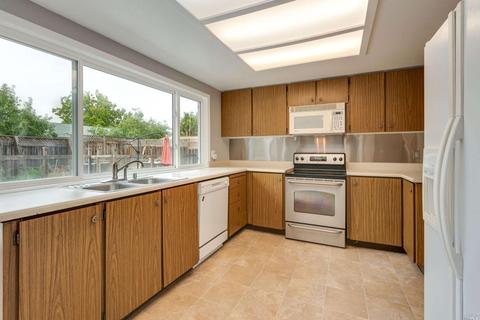 2033 Vista Ln, Petaluma, CA 94954 photo 17