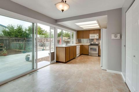 2033 Vista Ln, Petaluma, CA 94954 photo 13