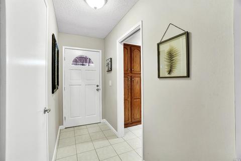 2520 Carnation Dr, Fairfield, CA 94533 photo 2