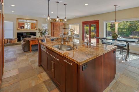 318 Whitethorn Ct, Windsor, CA 95492 photo 11