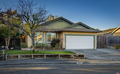 302 Olympic Ct, Petaluma, CA 94954 photo 2