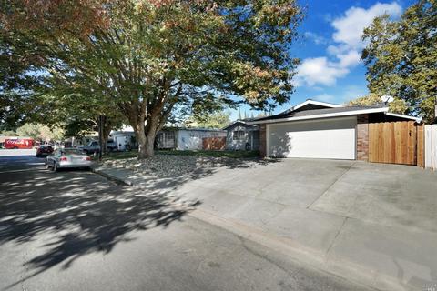 213 Cascade Dr, Vacaville, CA 95687 photo 2
