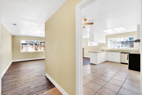213 Cascade Dr, Vacaville, CA 95687 photo 4