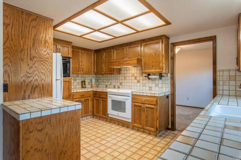 243 Moll Dr, Windsor, CA 95492 photo 9