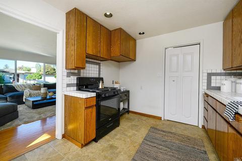 989 Central Ave, Napa, CA 94558 photo 8