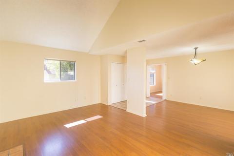 45 Del Prado Cir, Fairfield, CA 94533 photo 6