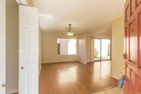 45 Del Prado Cir, Fairfield, CA 94533 photo 3