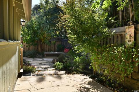 331 Orchard St, Healdsburg, CA 95448 photo 4