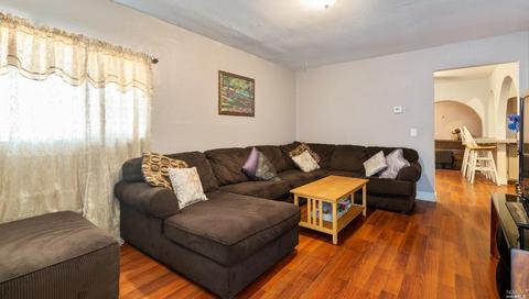 845 Breton Dr, Fairfield, CA 94533 photo 4