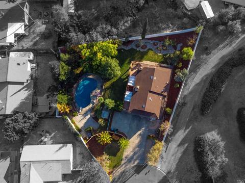 865 Malaga Dr, Ukiah, CA 95482 photo 2