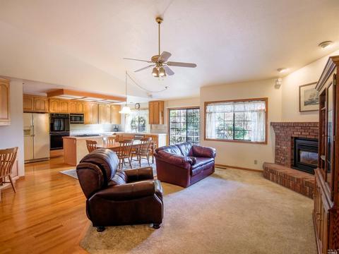 137 Vinecrest Cir, Windsor, CA 95492 photo 4