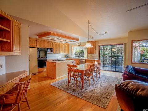 137 Vinecrest Cir, Windsor, CA 95492 photo 5