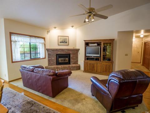137 Vinecrest Cir, Windsor, CA 95492 photo 3