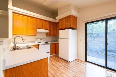 9251 Berwyn Ln, Windsor, CA 95492 photo 6