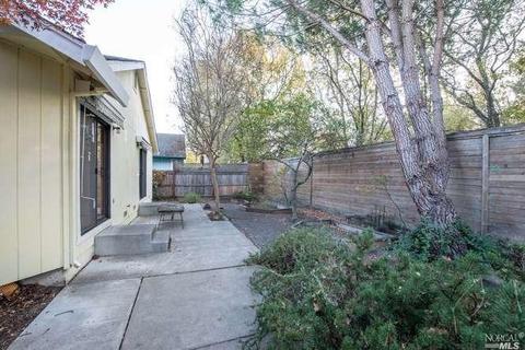 9251 Berwyn Ln, Windsor, CA 95492 photo 4