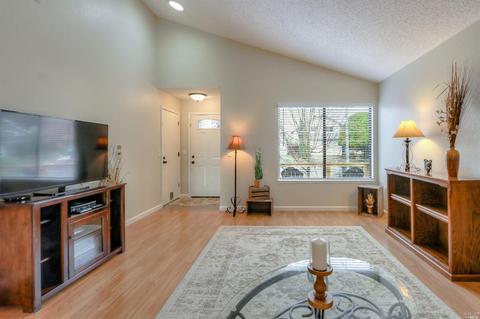 940 Bond Pl, Windsor, CA 95492 photo 8