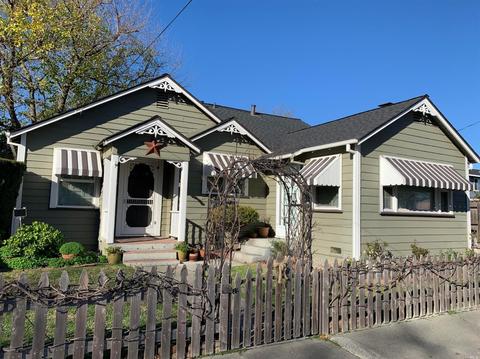 219 N 4th St, Dixon, CA 95620 photo 1