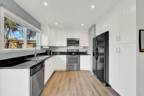 101 Larsen Cir, Vallejo, CA 94589 photo 2